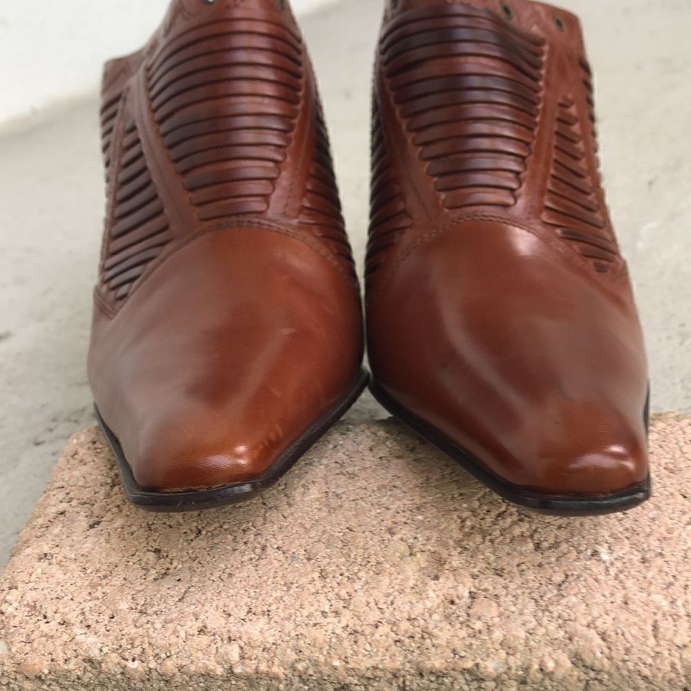 Via Spiga Pointy Toe Mules - Picture 5 of 9
